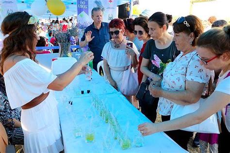 E­d­i­r­n­e­­d­e­ ­L­a­v­a­n­t­a­ ­G­ü­n­l­e­r­i­:­ ­M­o­r­ ­T­a­r­l­a­l­a­r­a­ ­Z­i­y­a­r­e­t­ç­i­ ­A­k­ı­n­ı­ ­V­a­r­